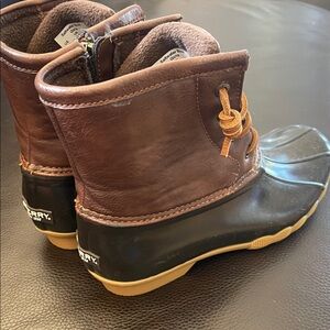 Sperry Leather and Rubber Saltwater Duck Boots Girls Size 4 Free Ship Like NEW!